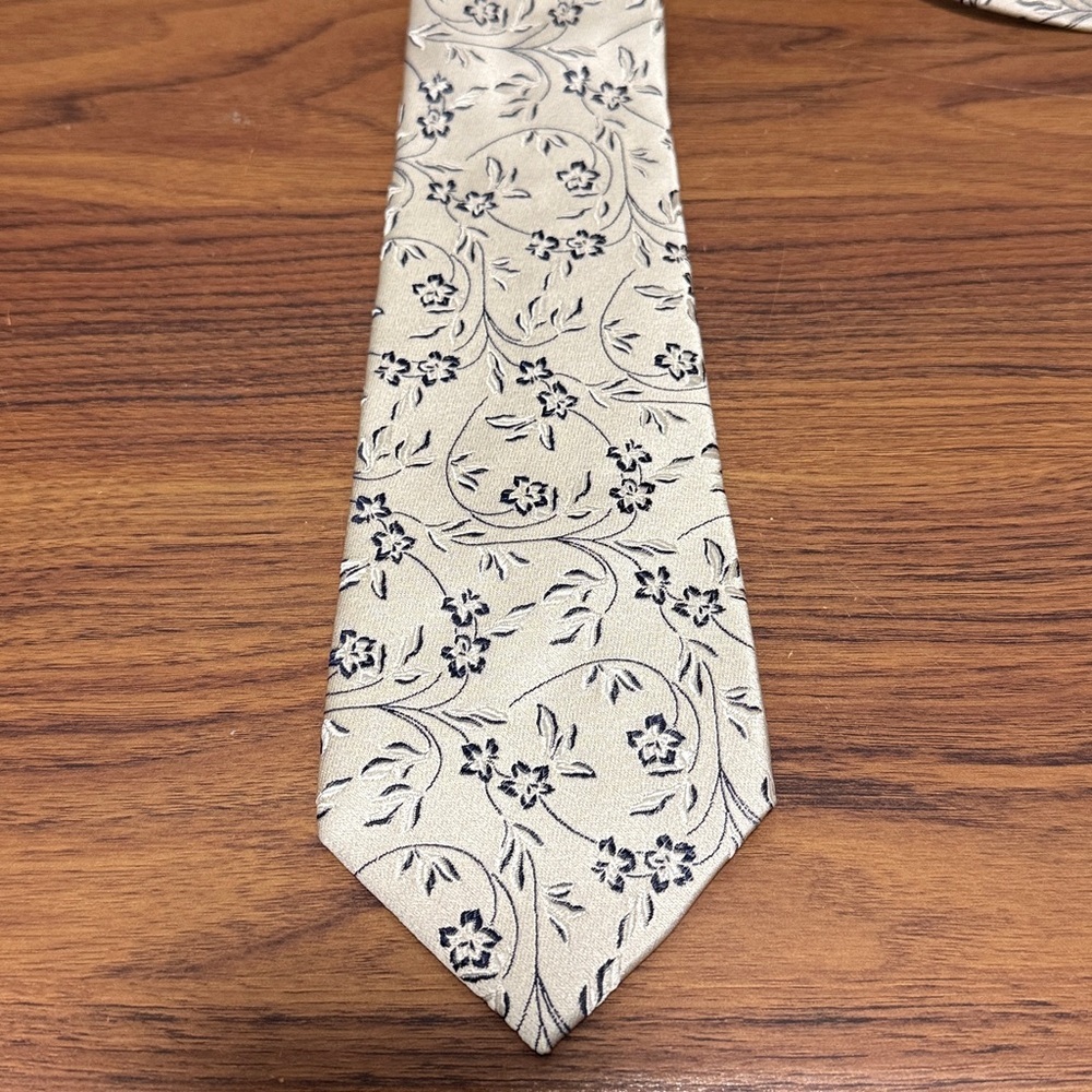 Les Copains Silk Necktie Made in Italy. Beige & Black Floral & Vine Design.